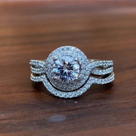Jewelry - Sterling Silver Halo CZ Wedding Ring Set Size 6